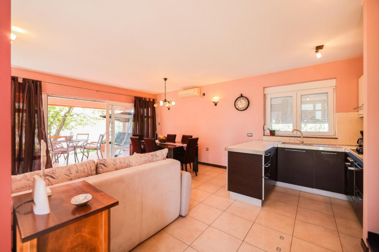 Holiday Home Cvita ซูโกชัน ภายนอก รูปภาพ