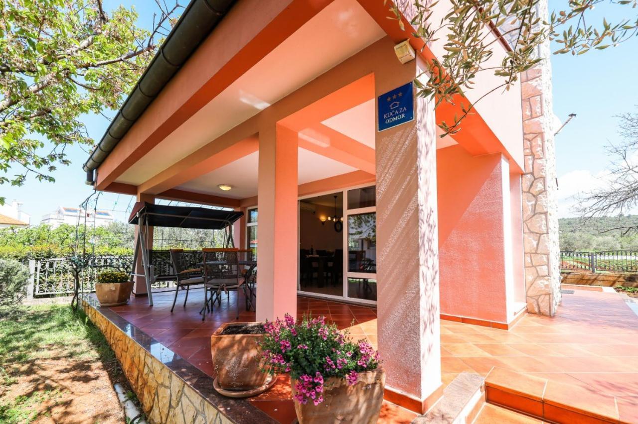 Holiday Home Cvita ซูโกชัน ภายนอก รูปภาพ